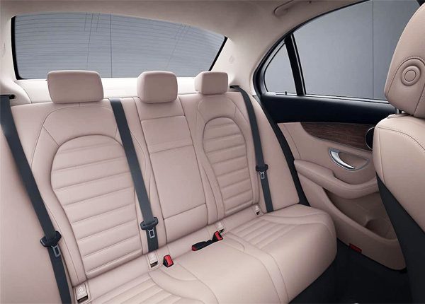 Mercedes C300 khoang sau